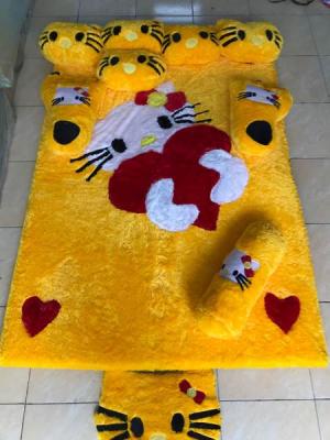 Karpet rasfur karakter Hello kitty kuning